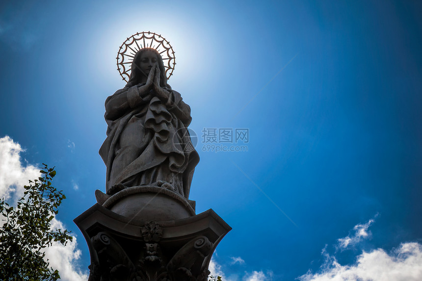 匈牙利布达佩斯的圣母玛利亚雕像图片