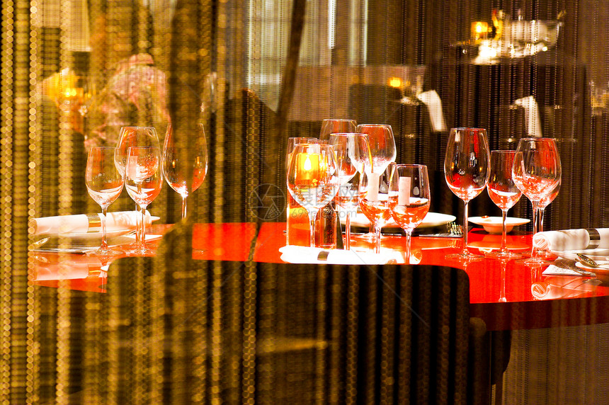 餐厅空葡萄酒杯图片