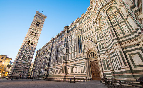 乔托钟楼佛罗伦萨的Duomo广场 黄昏的城市建筑背景