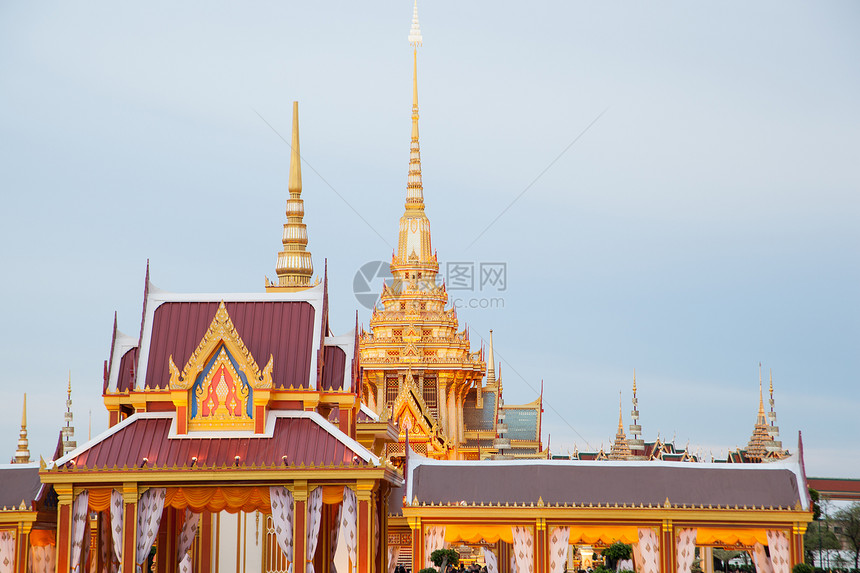 泰国的建筑设计结构场景旅行天空风格建筑地标雕塑寺庙旅游图片