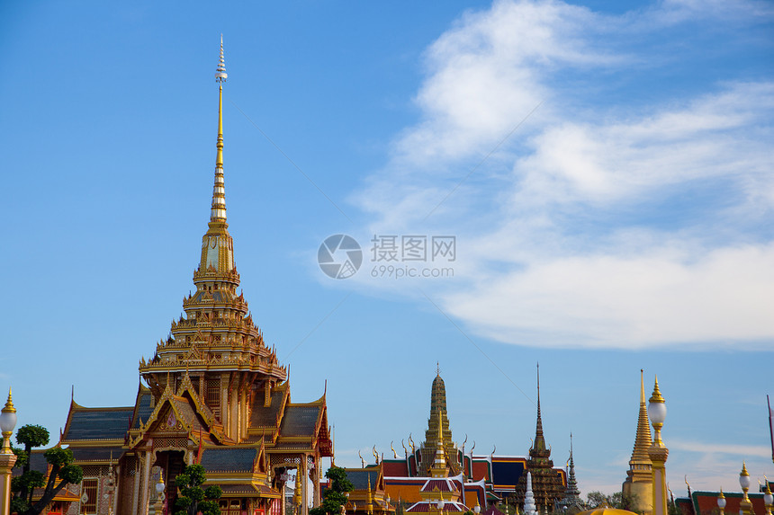泰国的建筑设计雕塑佛教徒旅游地标结构天空装饰传统寺庙艺术图片