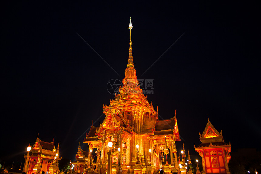 泰国的建筑设计装饰建筑传统寺庙风格雕塑宗教场景天空佛教徒图片