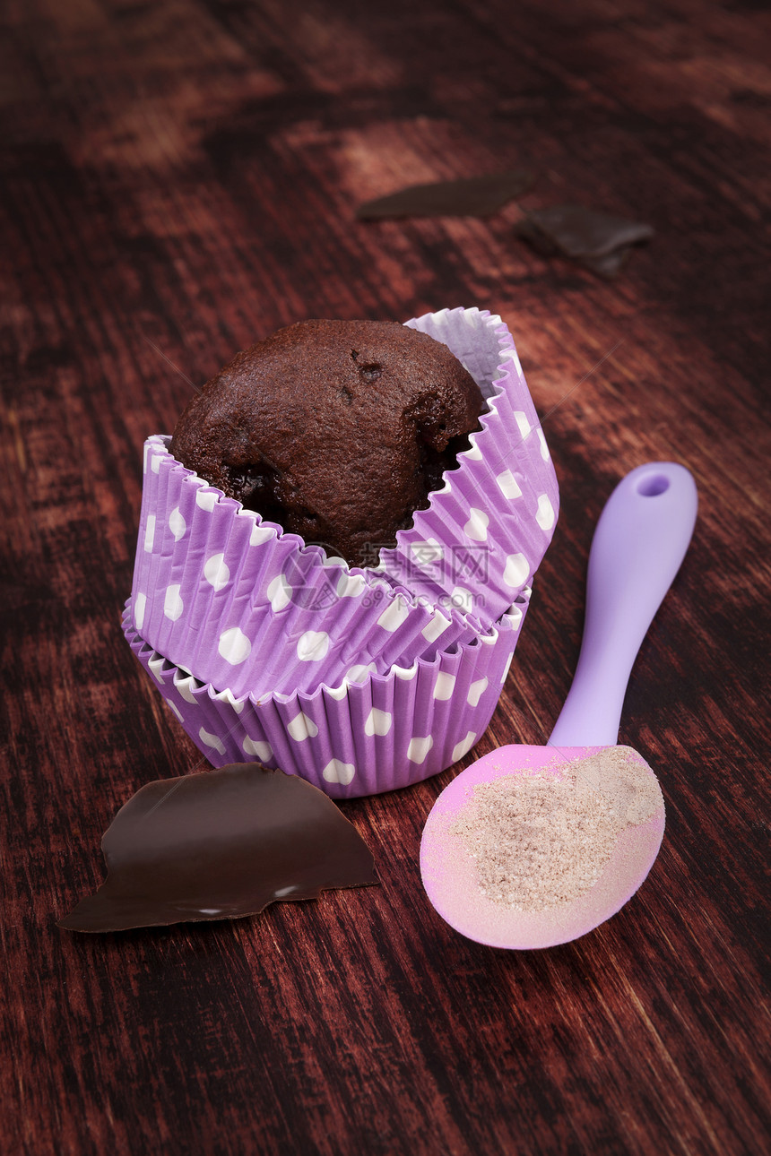 巧克力纸杯蛋糕奶油面包甜食紫色糕点甜点饼干混合物小吃美食图片