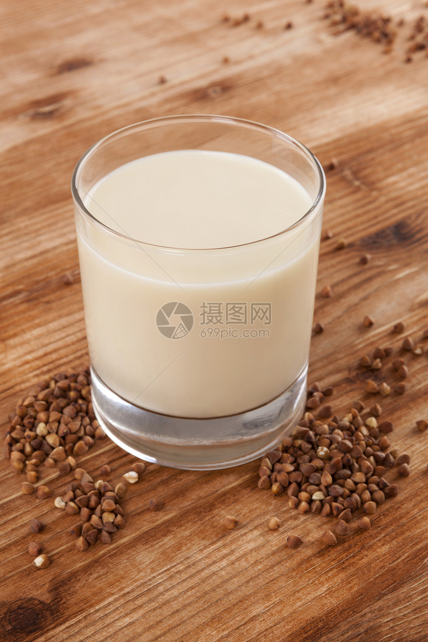 巴克热牛奶热带水果概念美食白色玻璃反射棕色转基因茶点图片