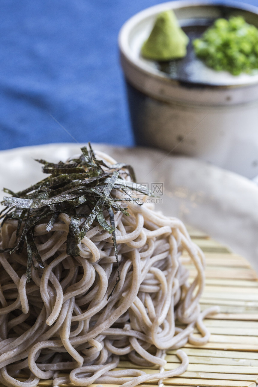 日本面条索巴午餐食物美食饮食筷子大豆蔬菜竹子海藻食品图片