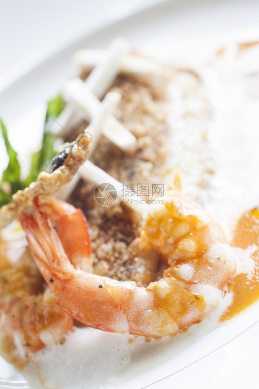 带鱼的冲刺对虾勺子柠檬餐厅动物沙拉香菜奢华贝类油炸图片