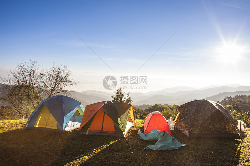 泰国清迈山北边的冬季景点泰国环境假期天空清道生态阳光气候帐篷蓝色家庭图片