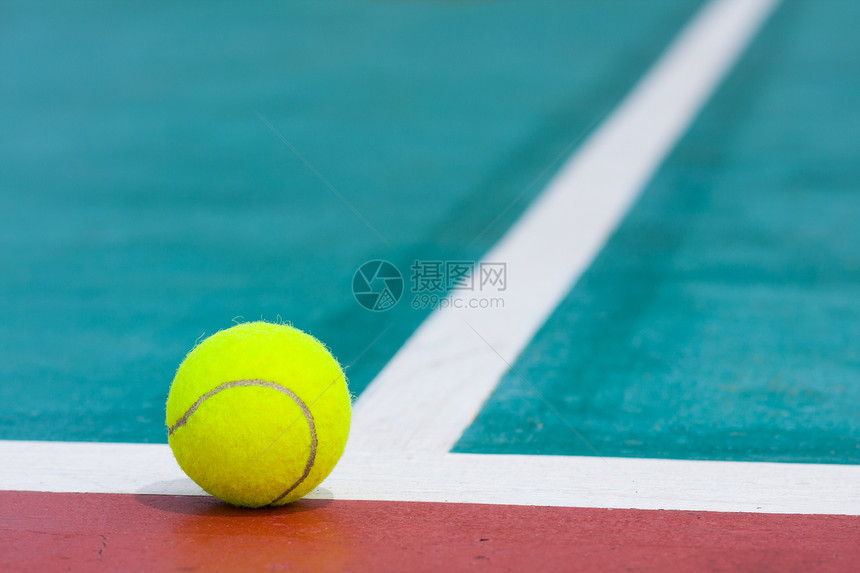 田里有网球体育场运动草地锻炼训练白色竞赛锦标赛黄色场地图片