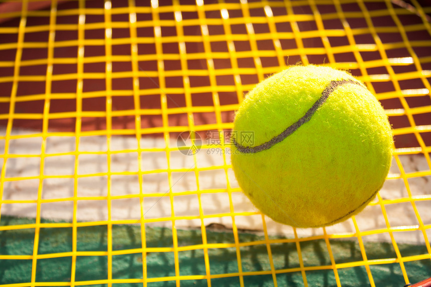 网球和电击白色闲暇游戏角落球拍服务体育场比赛训练娱乐图片