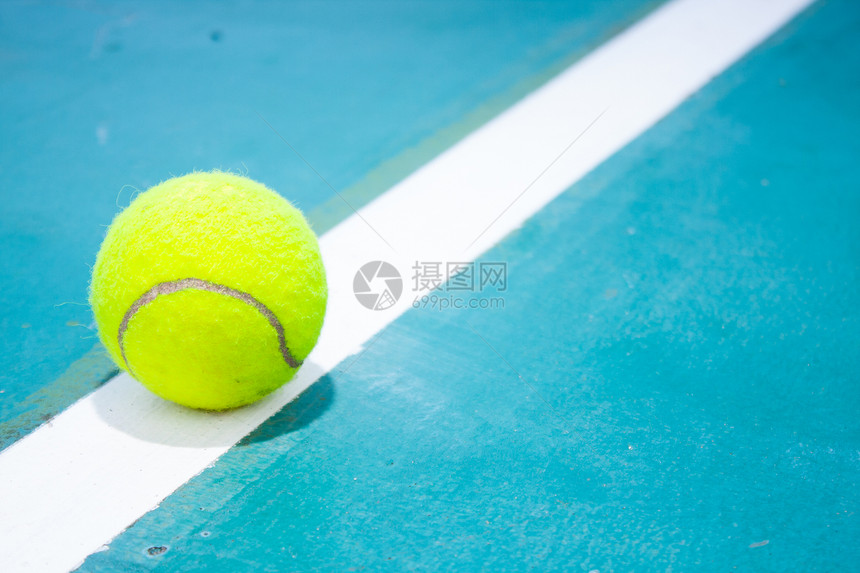 田里有网球比赛锻炼娱乐黄色游戏草皮场地闲暇训练绿色图片