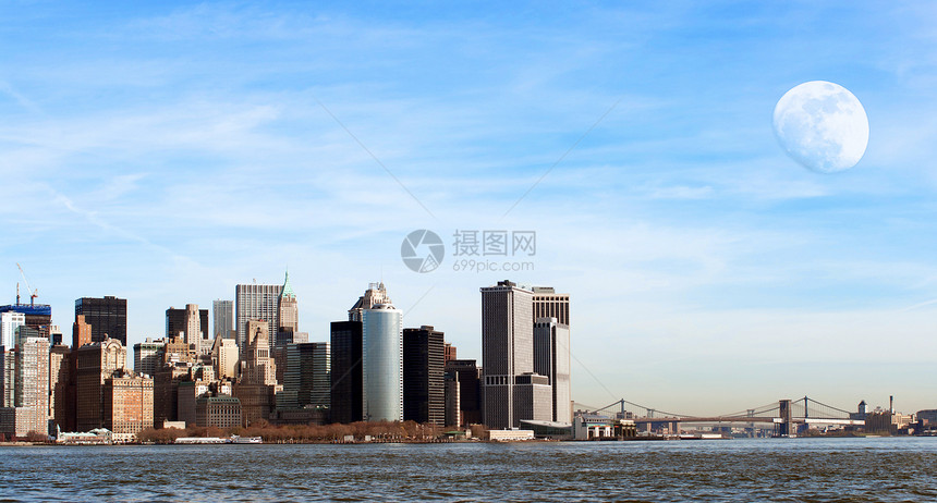 曼哈顿市景在阳光明媚的一天图片