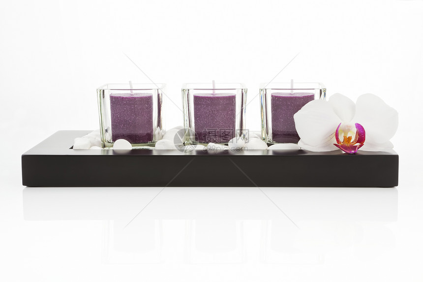 Zen还是活生生的石头卫生按摩温泉冥想疗法白色紫色芳香兰花图片