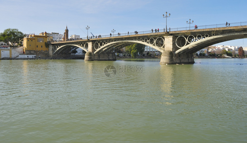 特里亚纳桥图片