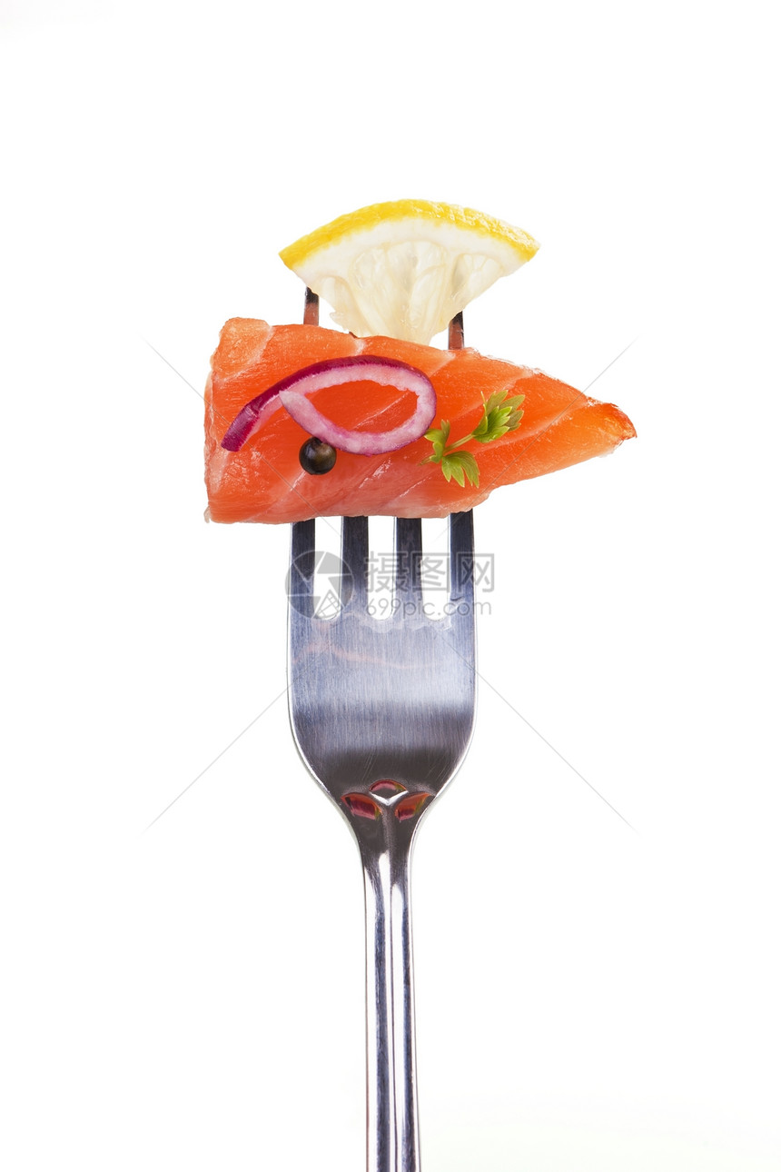 叉子上的鲑鱼碎片图片