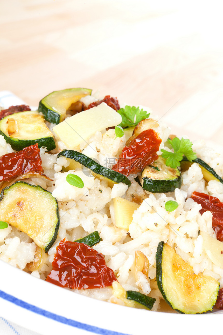 Risotto 细节西红柿香菜烹饪蔬菜美食草药盘子营养食物烩饭图片