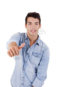 美丽的男人摆出大拇指的姿势男性微笑商务管理人员蓝色工作牛仔布男生成人人士背景图片