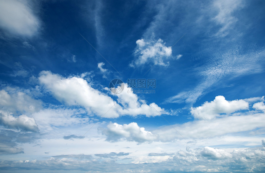 蓝蓝天空蓝色天气积雨美丽气候云景沉淀晴天水分季节图片