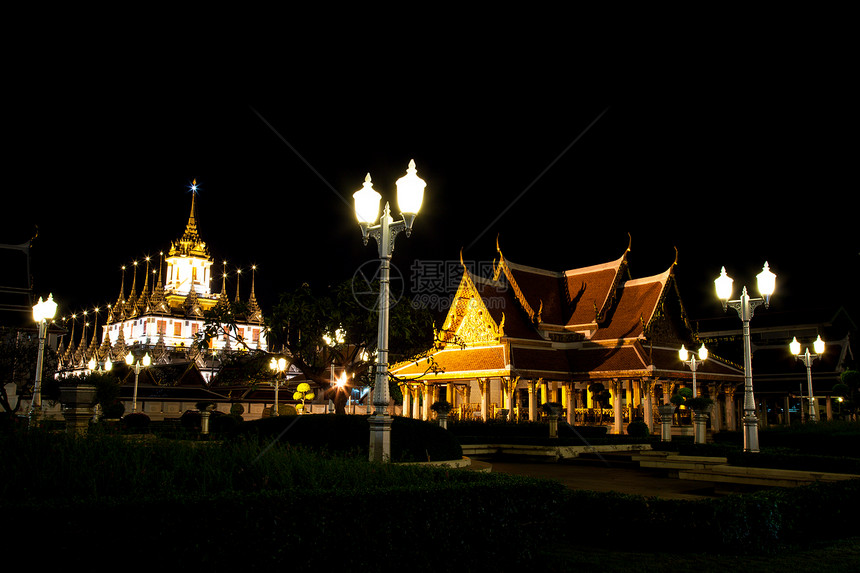 寺庙和宫殿 在夜间图片