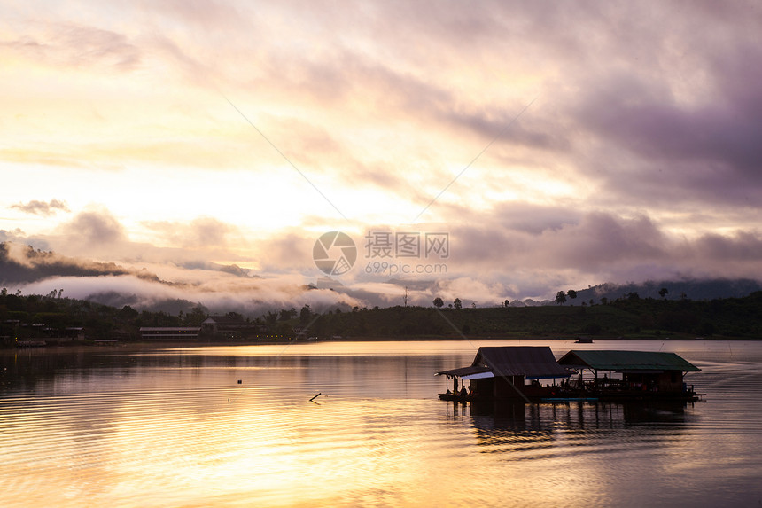 河边的拉夫特风景水库运输漂流山脉阳光地区岩石竹子爬坡图片