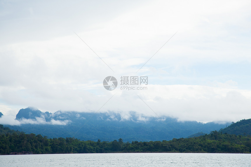 天空 山和河流海浪天气顶峰薄雾海岸旅游山坡山脉爬坡岩石图片