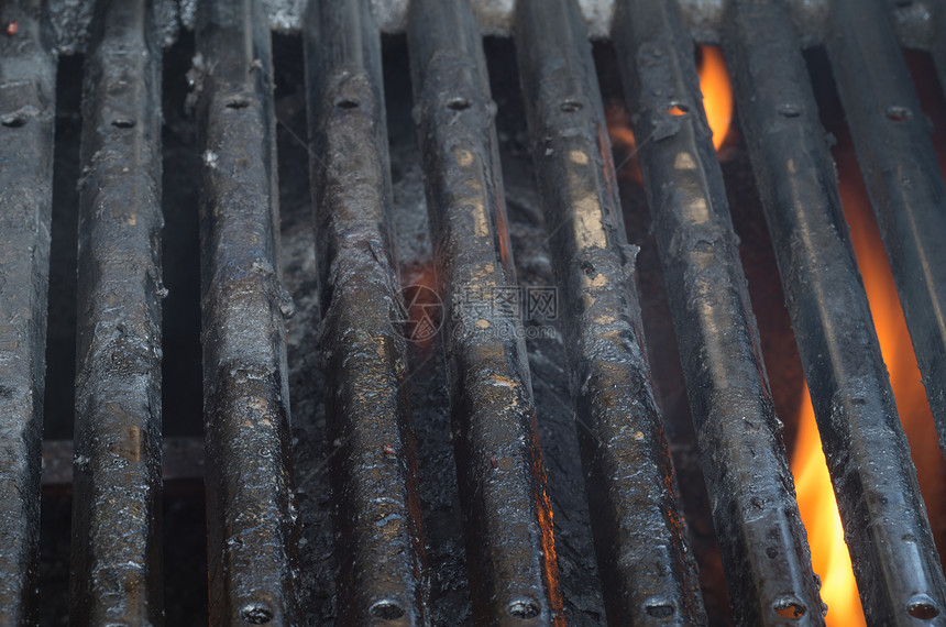 肮脏的BBQ烧烤炉火焰图片