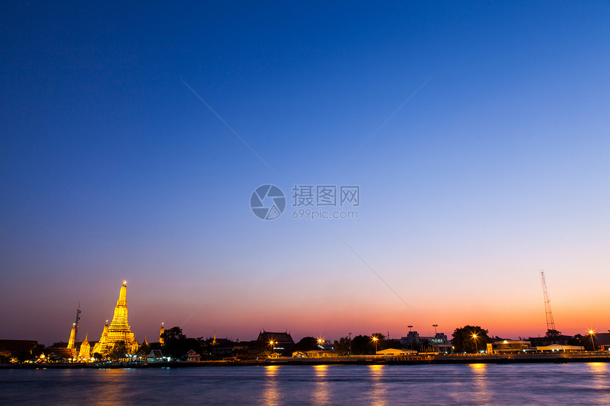 晚上的Wat Arun假期地标城市文化宗教日落建筑寺庙旅行佛塔图片