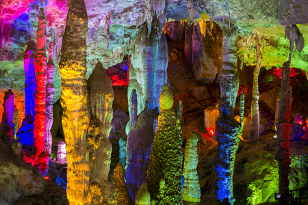 吉祥洞穴岩石钟乳石岩溶石头士林风景游客彩色旅行背景图片