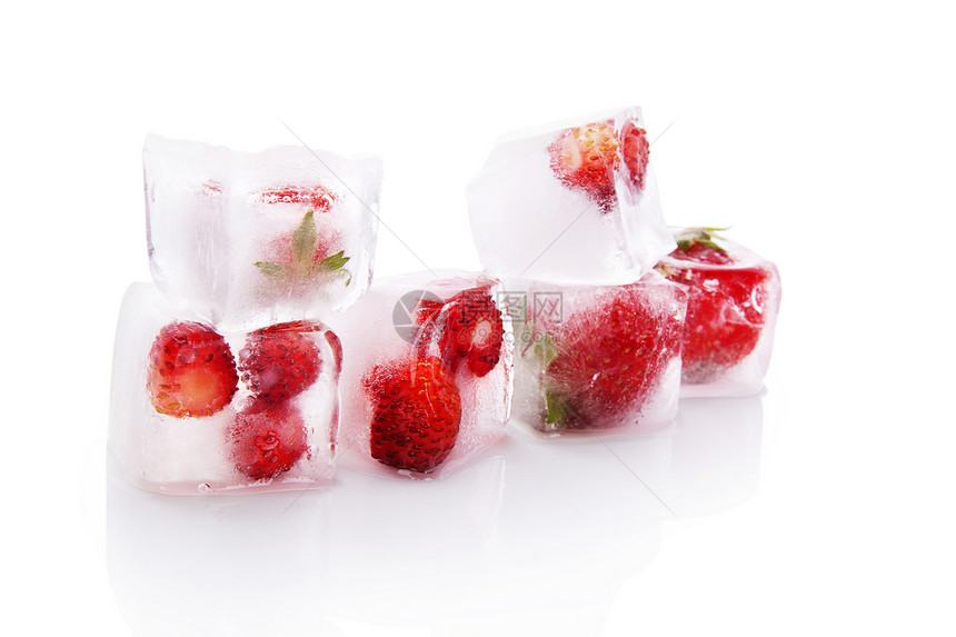 美味的草莓反射美食烹饪摄影食物魅力冰块立方体奢华维生素图片