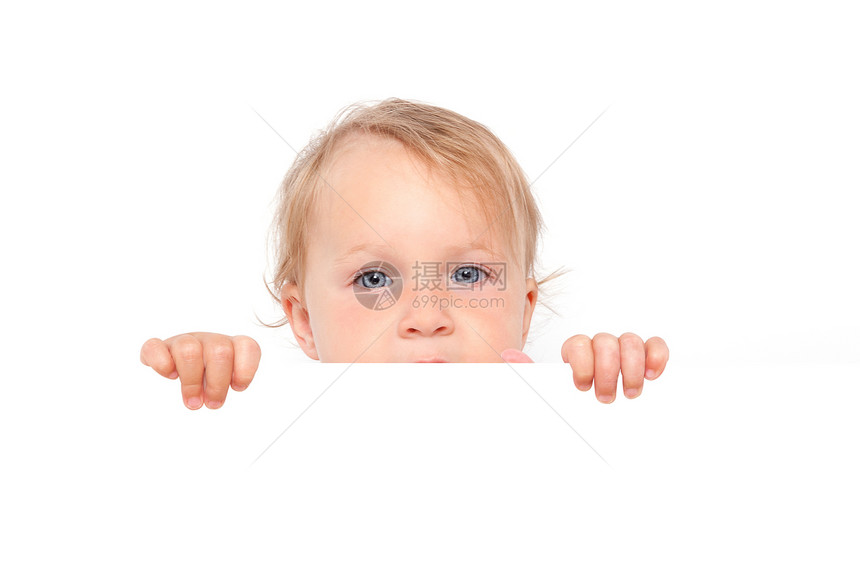 婴儿女孩在白色的板子上看女婴水平头发女性木板女孩婴儿孩子眼睛快乐图片