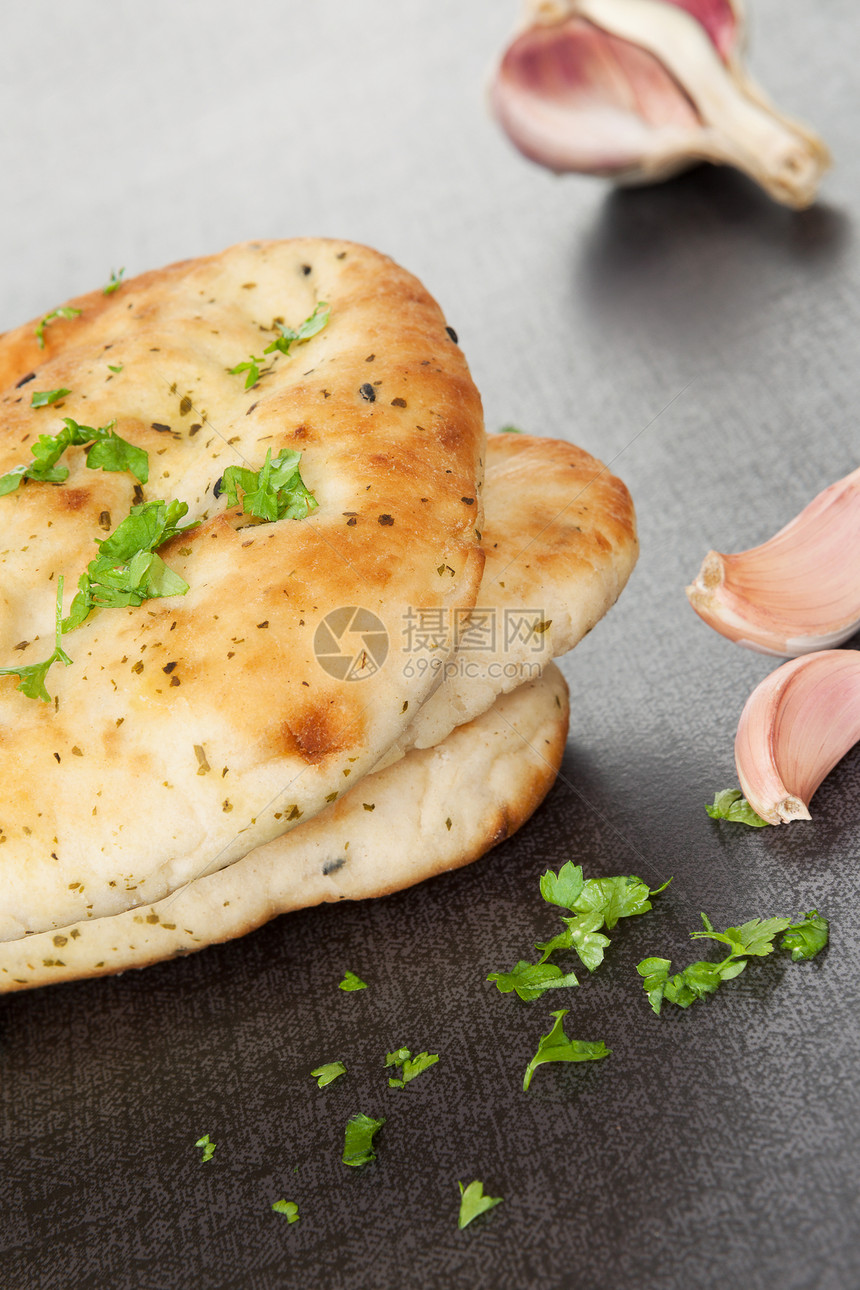 美味的naan扁面包背景活力香菜食物摄影美食午餐草药烹饪图片