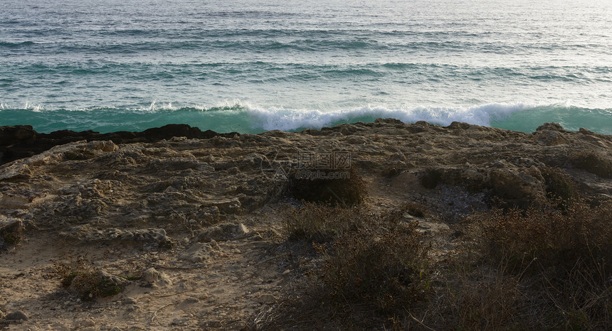 断波波海岸岩石岛屿泡沫海滩场景海景海洋蓝色石头图片