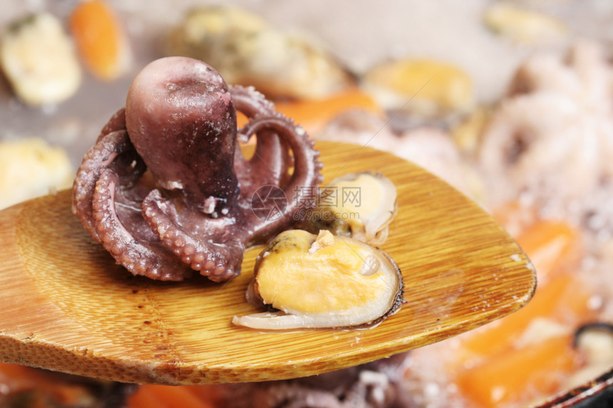 海食蔬菜食物海洋海鲜勺子章鱼小吃美食触手平底锅图片