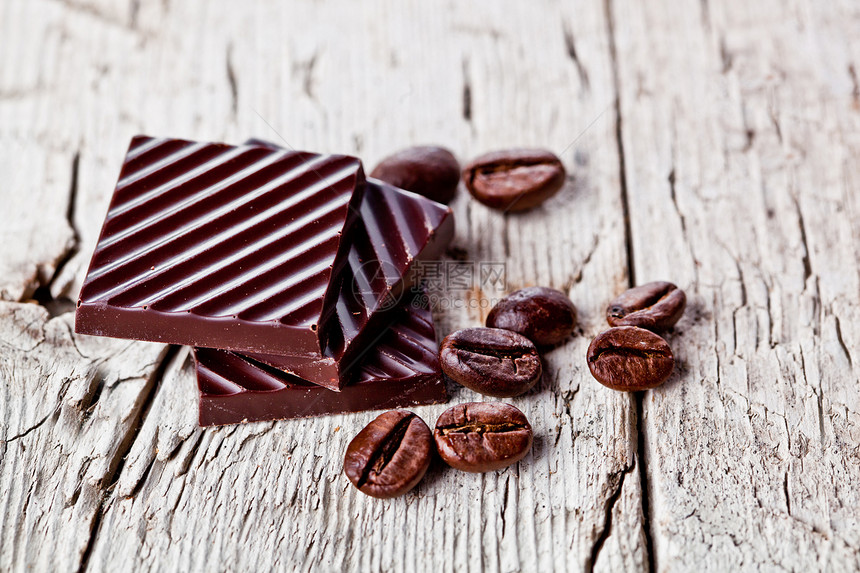 巧克力糖和咖啡豆味道沙漠咖啡糖果食物可可木头片段营养棕色图片
