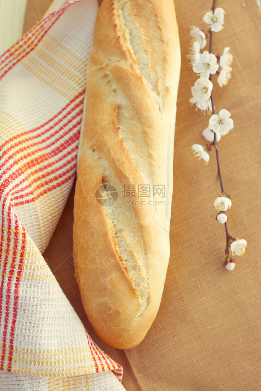 面巾附近的白面包面包餐巾树枝面包花朵白色美食季节早餐硬皮食物图片