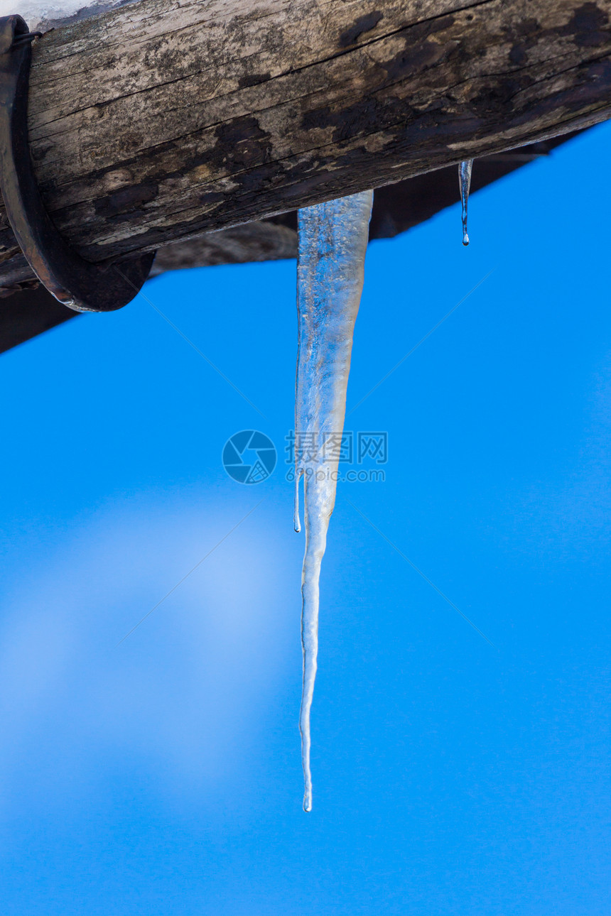 冰白晶状石膏待处理白色太阳天空冰柱反射乳汁环境图片