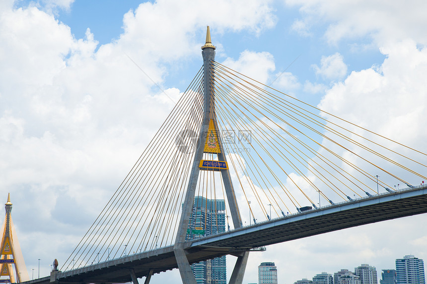 布密博桥交通柱子天空旅行工程蓝色电缆城市白色金属图片