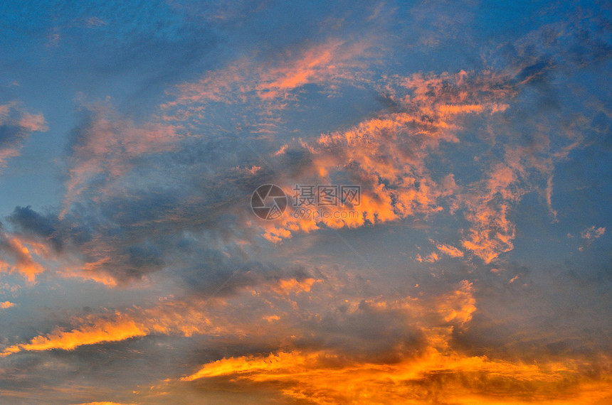 漂亮的日落天空背景天气休息多云旅行射线夕阳太阳图片