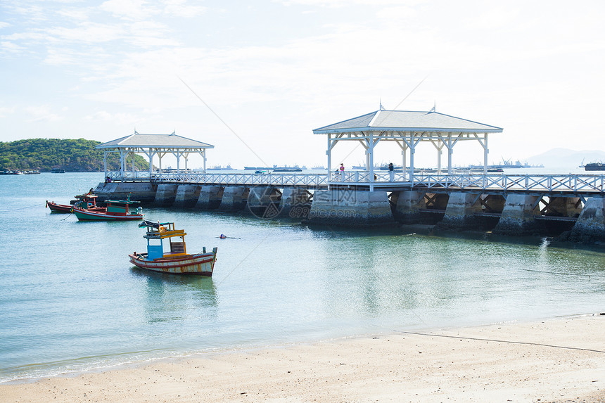 小型渔船钓鱼旅行港口地平线海港海景天空海岸海滩建筑图片