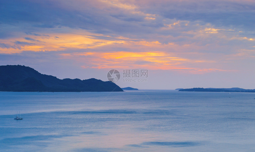 日落的色彩多彩海洋海景港口旅游水平天空旅行海岸线风景孤独图片