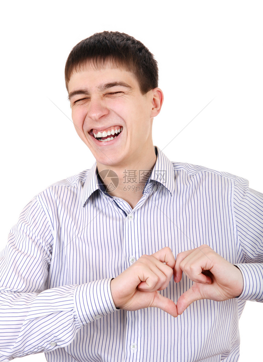 带有心脏形状的青少年快乐手势喜悦婚姻男人衬衫笑声男性青年情人图片