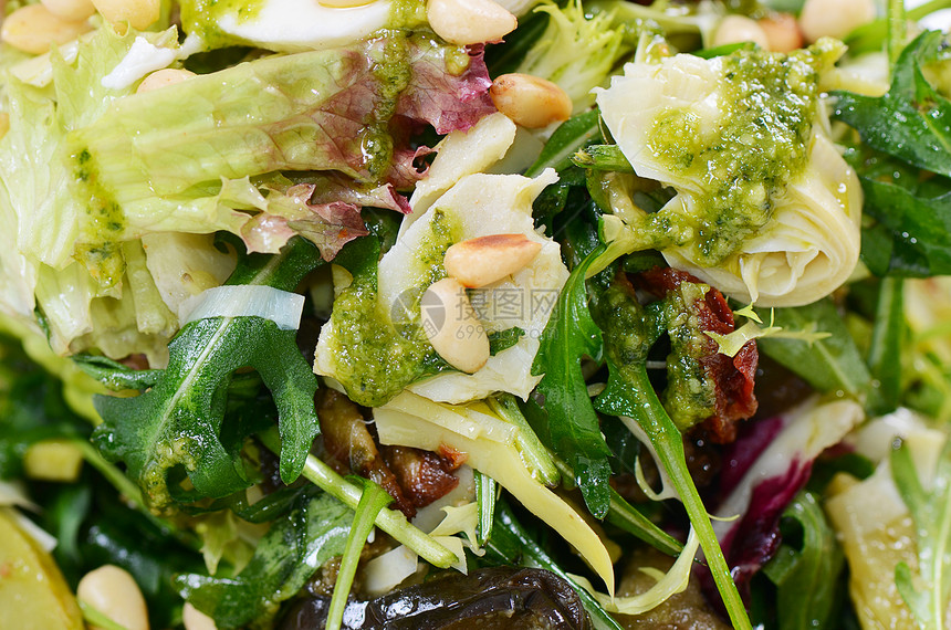 沙拉加罗可拉和松果健康蔬菜坚果餐厅松树小吃美食营养叶子宏观图片