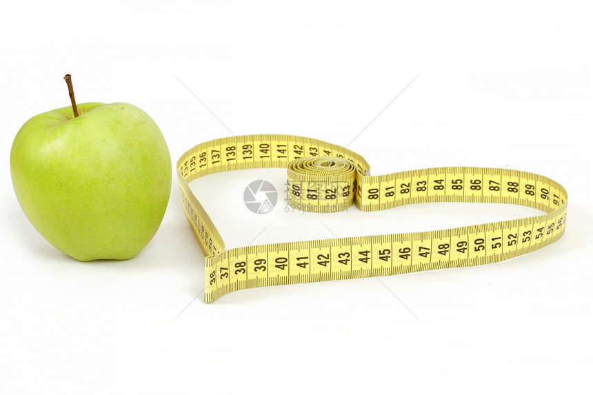 绿色苹果 有测量磁带和心脏符号 孤立重量厘米水果损失早餐食物仪表数字尺寸活力图片