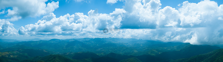 山 森林和天空叶子场地山脉天气旅游阳光蓝色公园木头旅行图片
