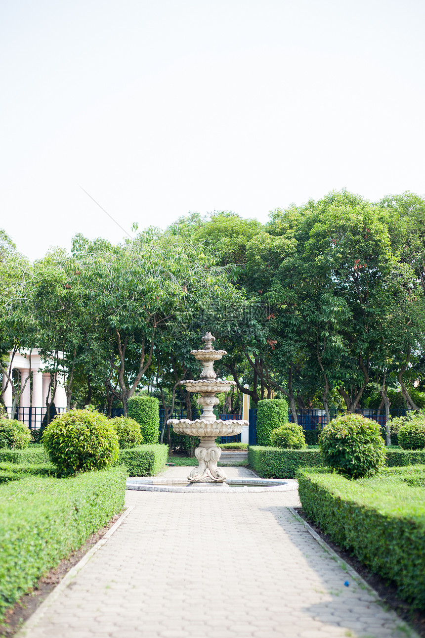 公园中的春季游泳池自来水厂历史性植物溪流旅行流动瀑布液体吸引力城市图片