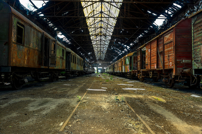 旧火车库的货运列车建筑仓库运输火车地面工厂力量铁路工业火车站图片