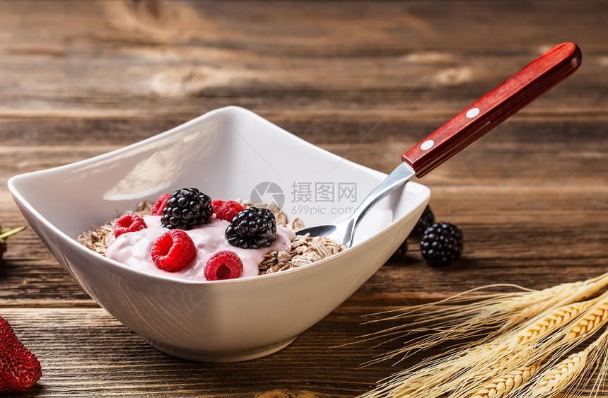 燕麦谷物奶制品节食营养食物美食饮食桌子酸奶木头图片