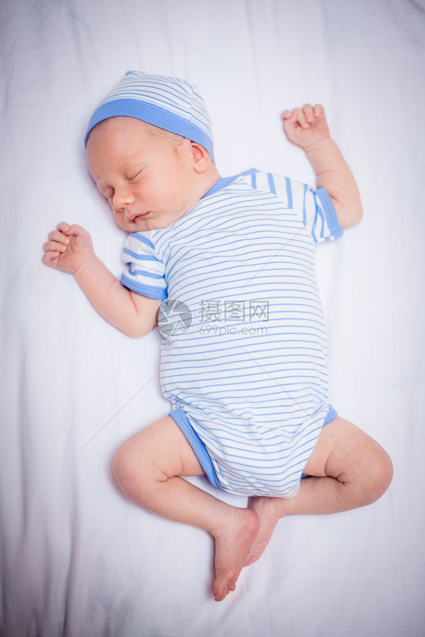 新生婴儿男孩男生生活睡眠男性童年孩子几个月说谎喜悦白色图片