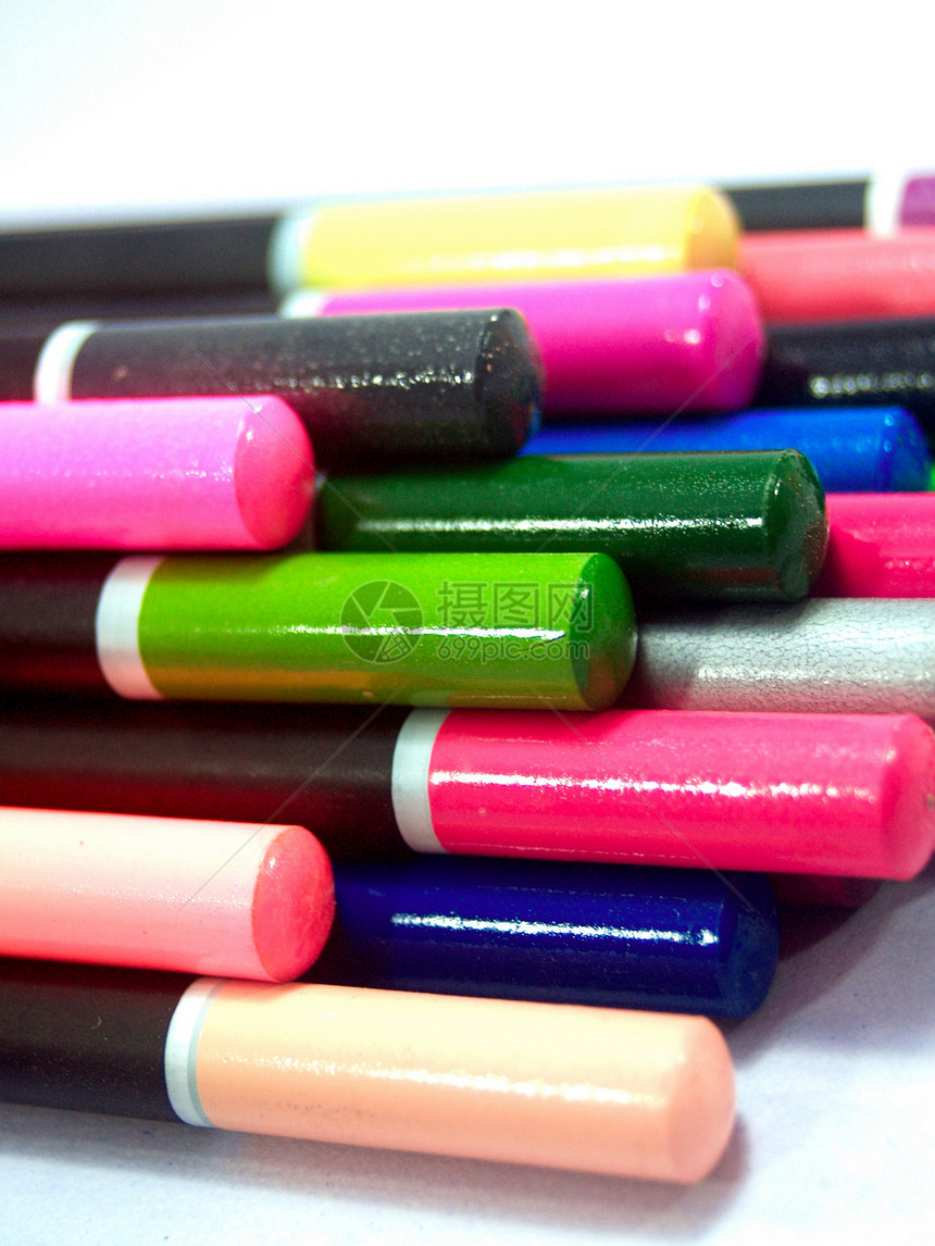 彩色铅笔光谱蜡笔乐器素描白色红色绿色木头活力调色板图片