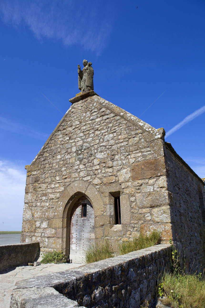 圣奥伯特教堂海岸线苔藓建筑学支撑游客天空悬崖教会宗教海滩图片