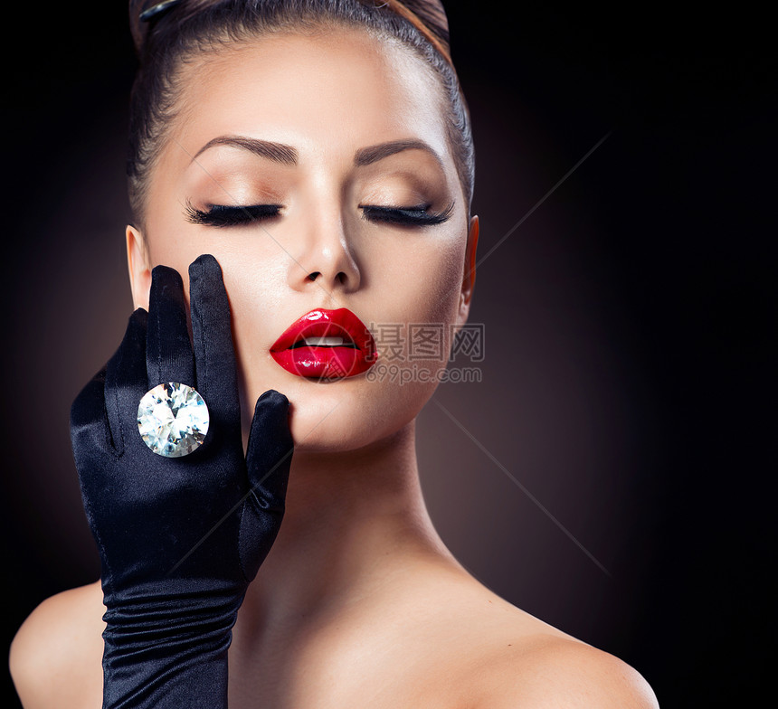 美容时装花旗女郎对黑人的肖像戒指钻石沙龙女孩发型首饰海浪女士珠宝口红图片